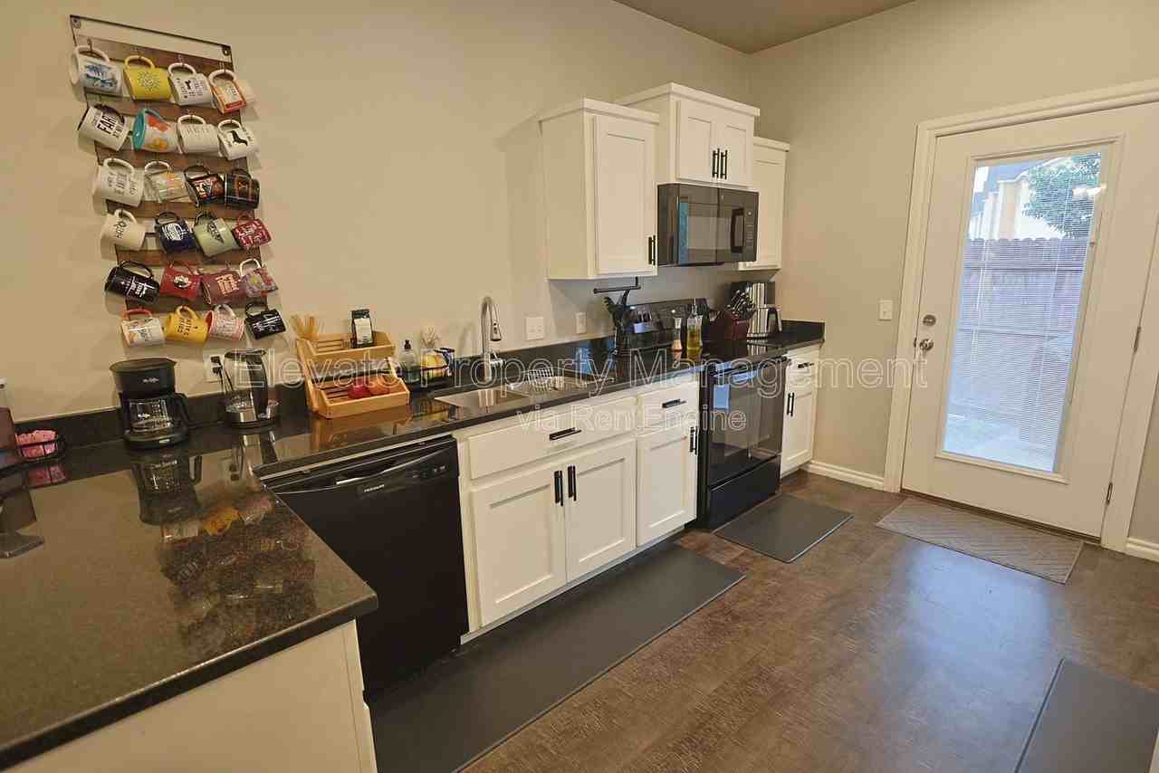 1009 Sw 91st St - Photo 6 of 22