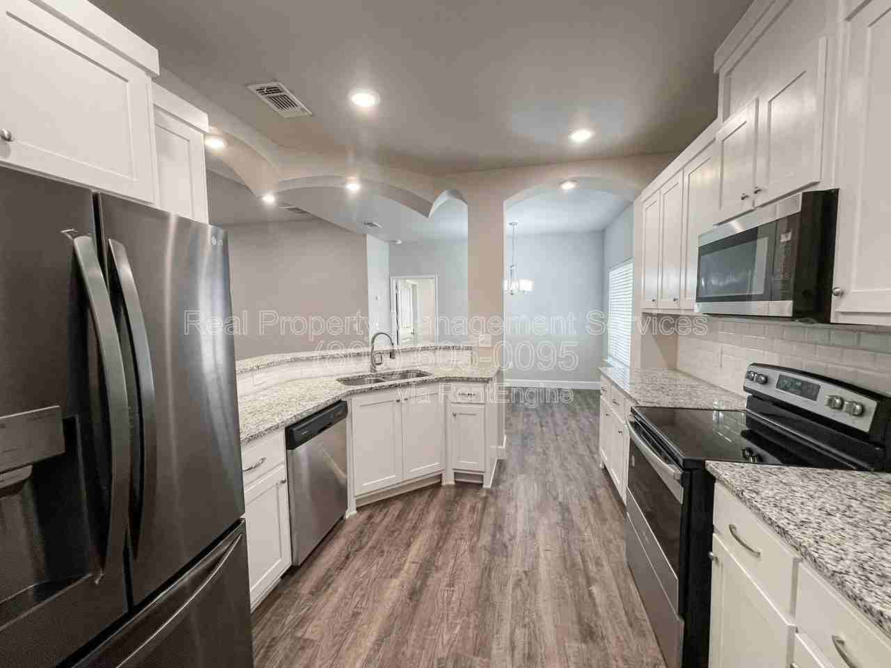 6926 17th St - Photo 3 of 13