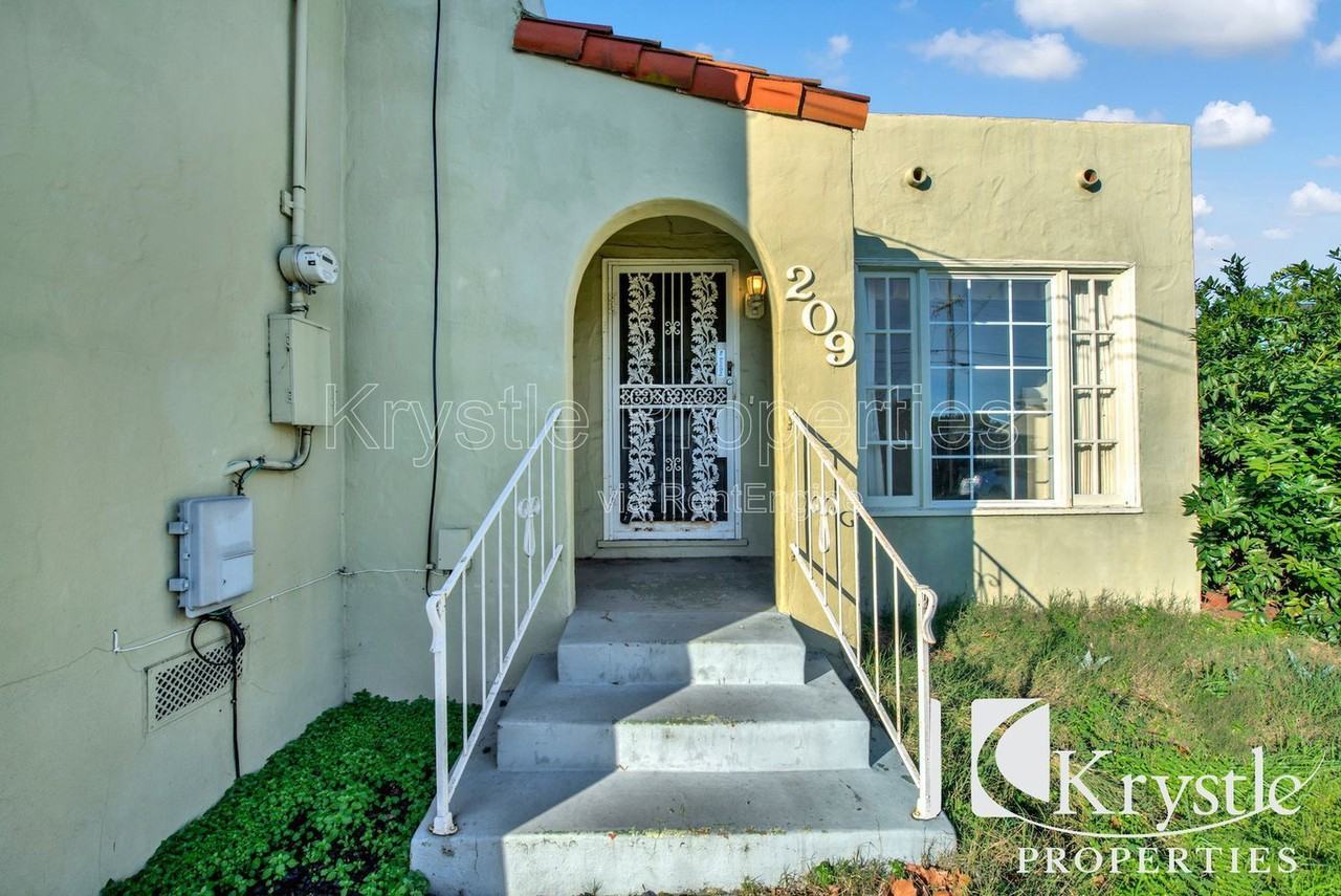 209 14th St - Photo 2 of 16
