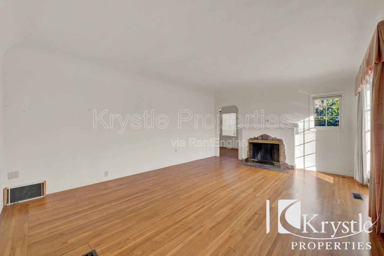 209 14th St - Photo 3 of 16
