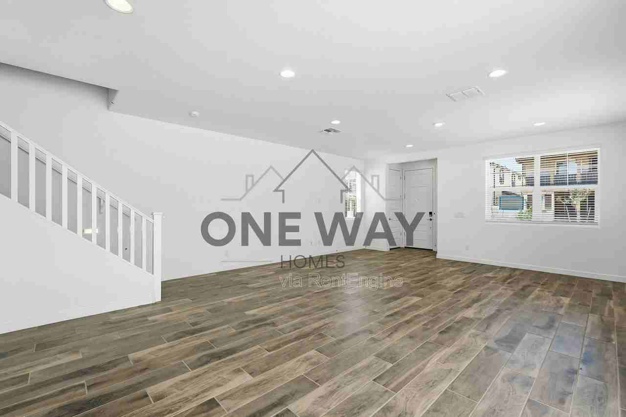 3349 S Primrose - Photo 3 of 36