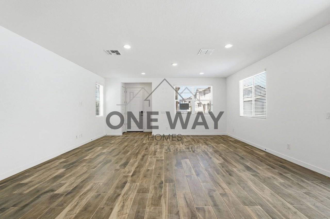 3349 S Primrose - Photo 4 of 36
