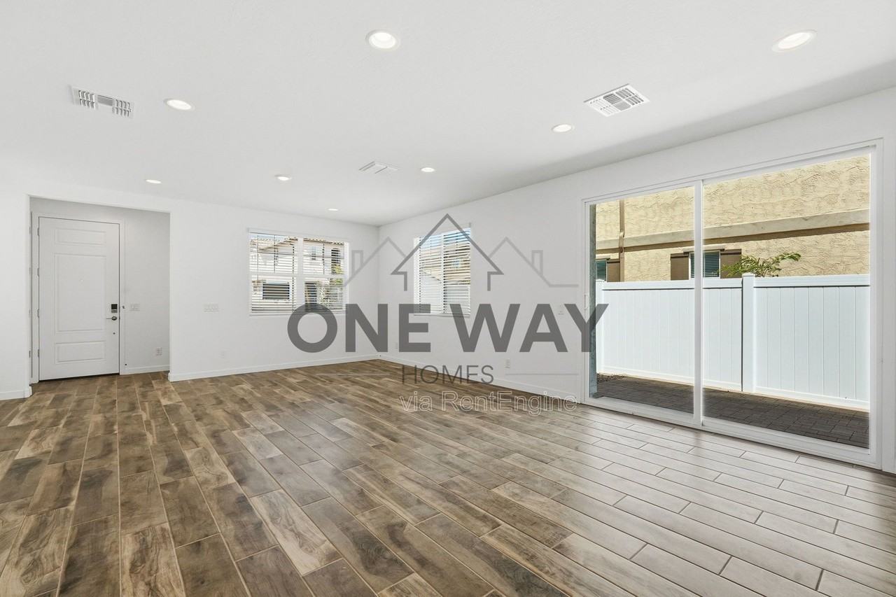 3349 S Primrose - Photo 5 of 36