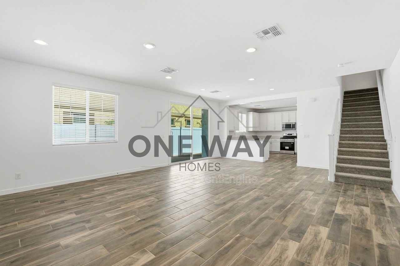 3349 S Primrose - Photo 6 of 36