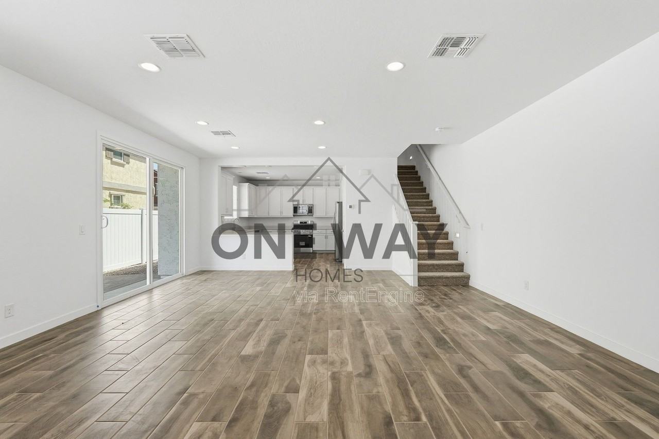 3349 S Primrose - Photo 7 of 36