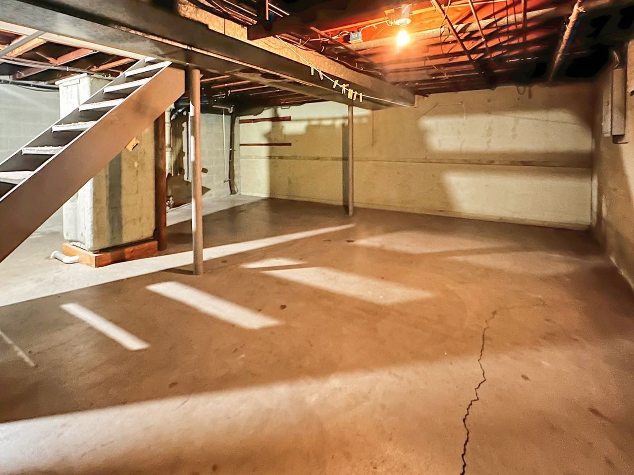 2725 S Burdick St - Photo 5 of 7