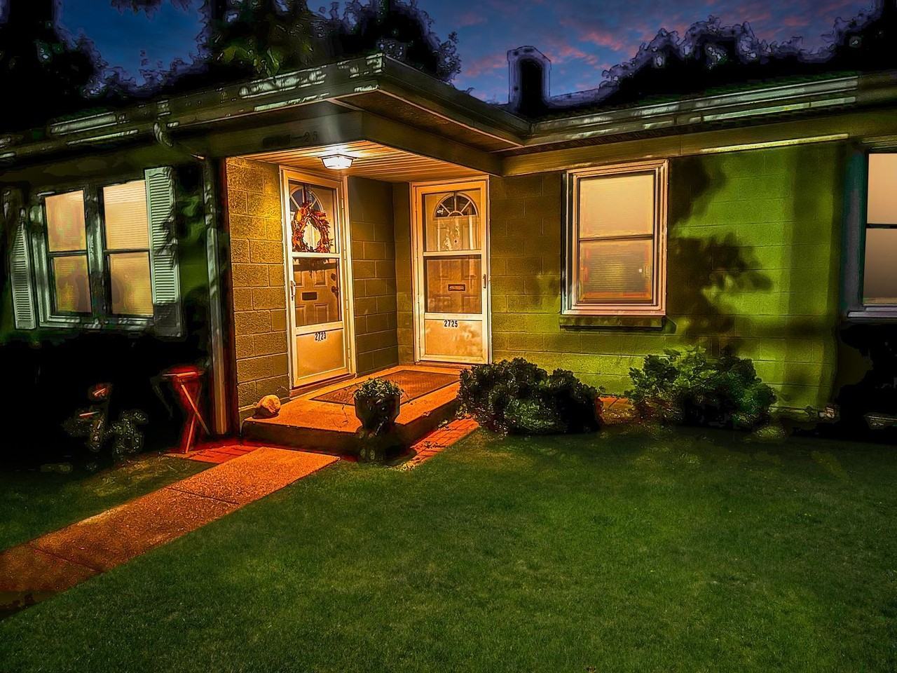 2725 S Burdick St - Photo 7 of 7
