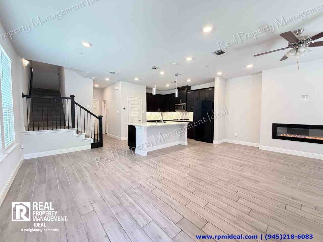 2130 Argolis Dr - Photo 3 of 33