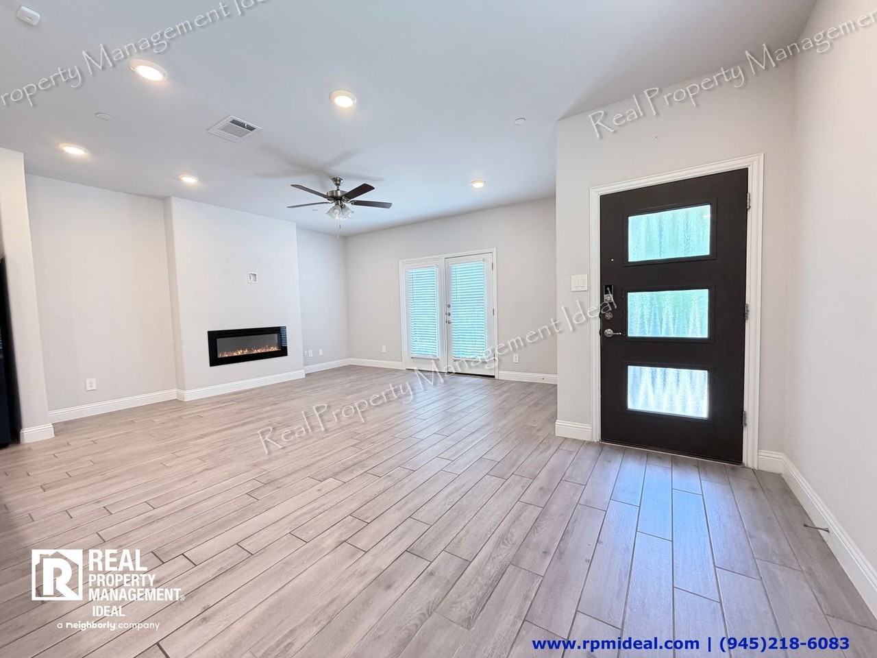 2130 Argolis Dr - Photo 4 of 33