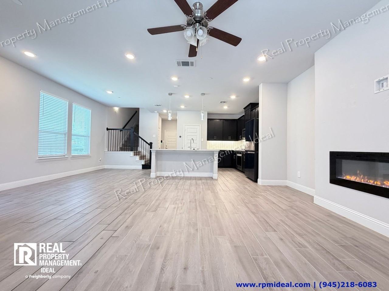 2130 Argolis Dr - Photo 5 of 33