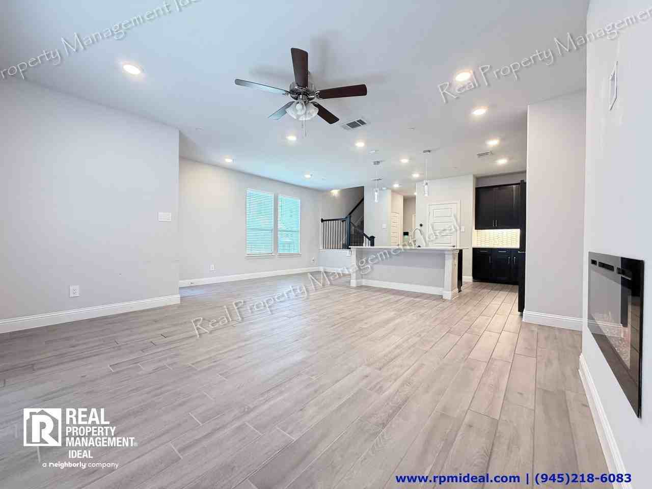 2130 Argolis Dr - Photo 6 of 33