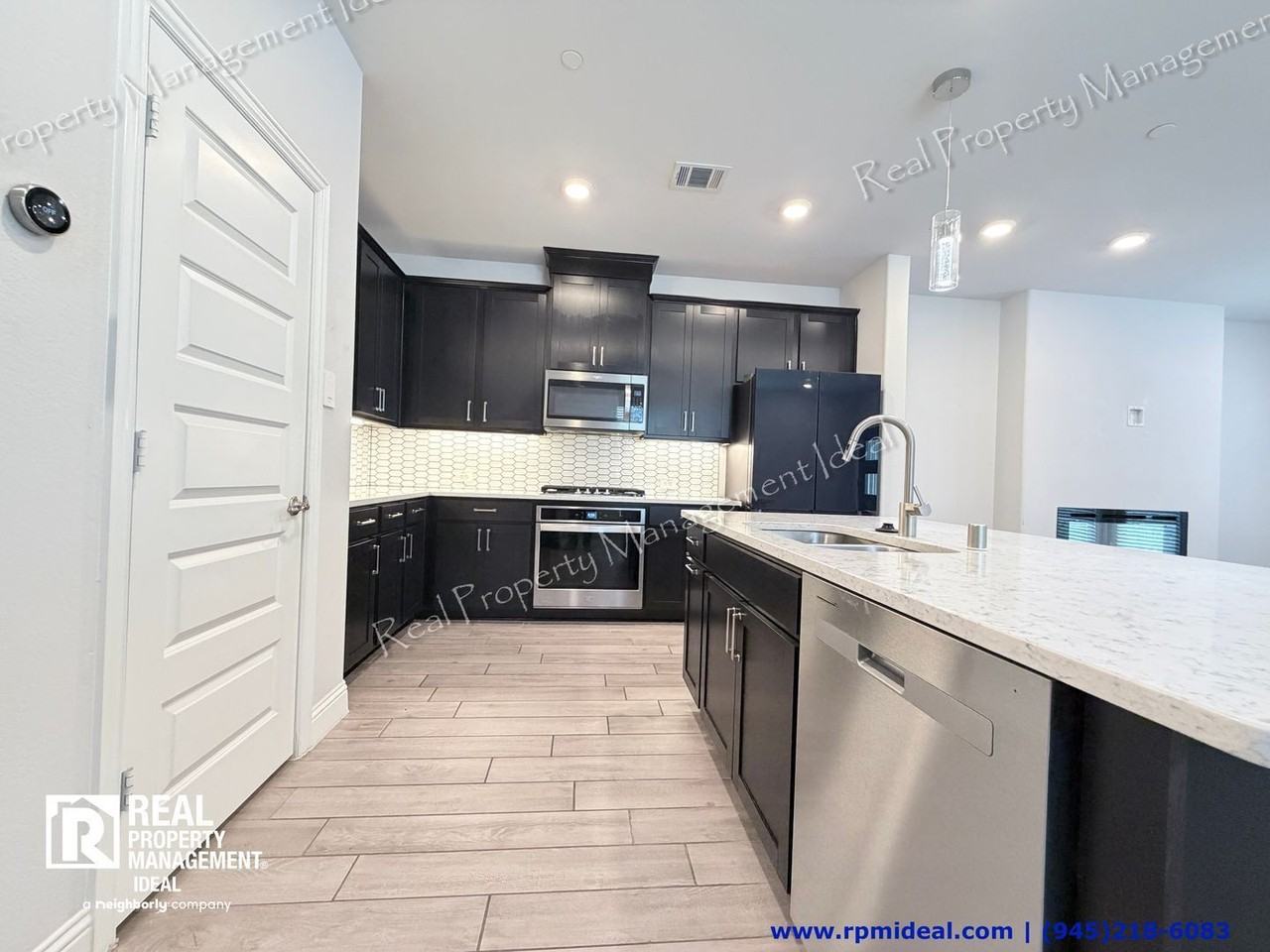 2130 Argolis Dr - Photo 7 of 33