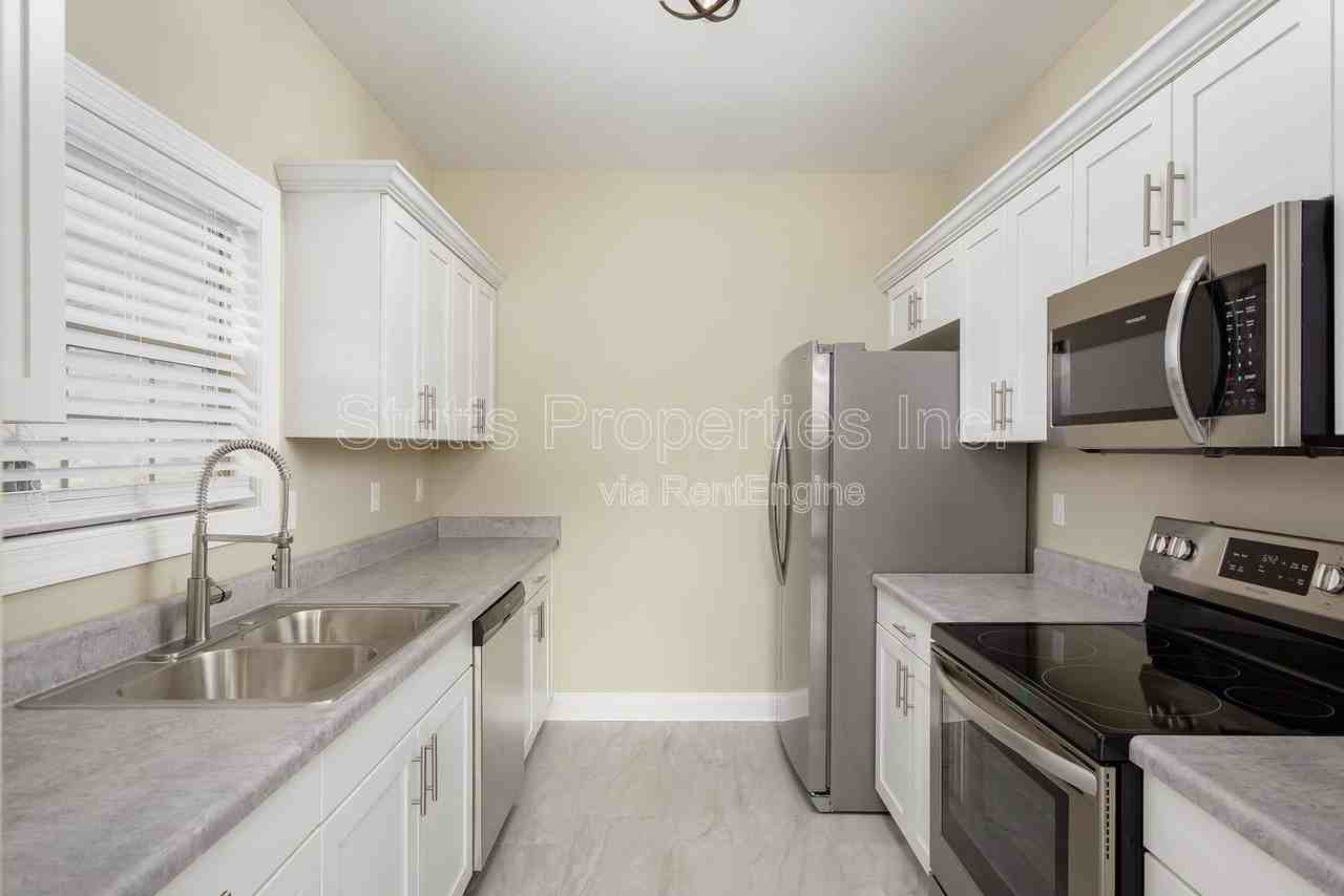 206 Bentbrook Pl - Photo 3 of 8