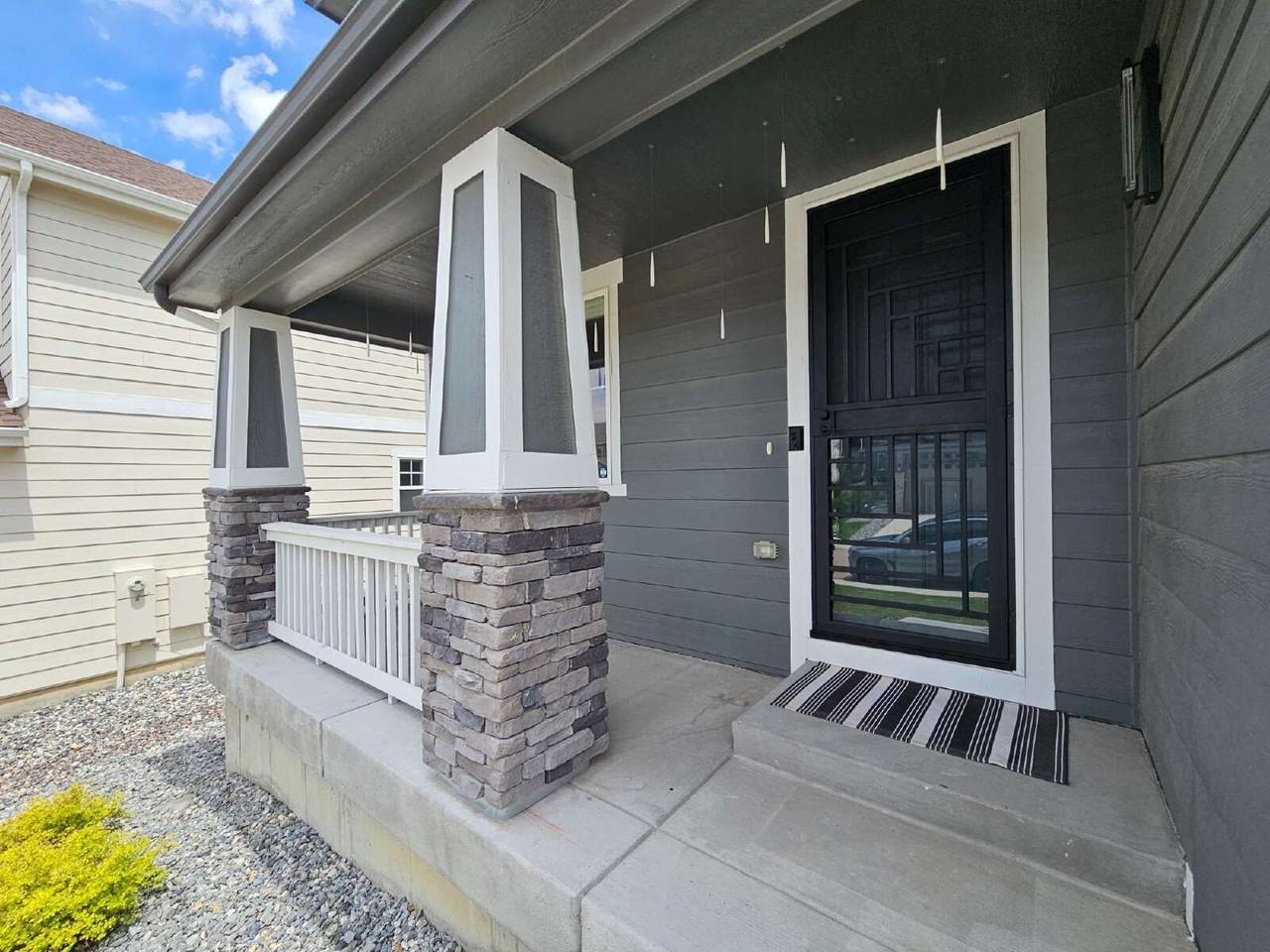 5186 Ditmars Ln - Photo 3 of 36