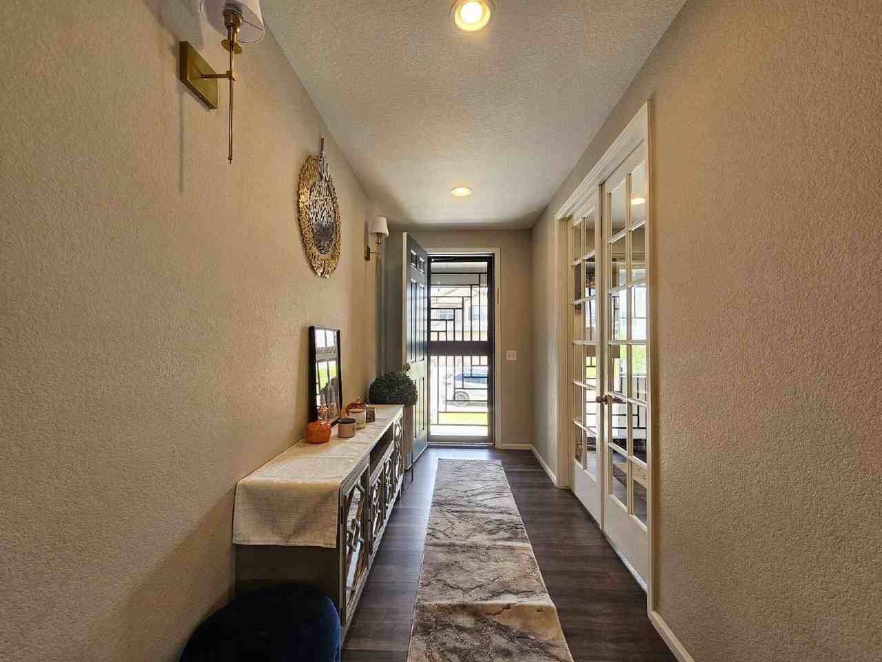 5186 Ditmars Ln - Photo 4 of 36