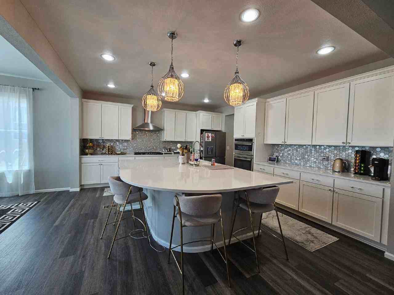 5186 Ditmars Ln - Photo 6 of 36