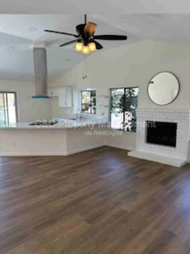 8912 Carvalho Ct - Photo 2 of 12