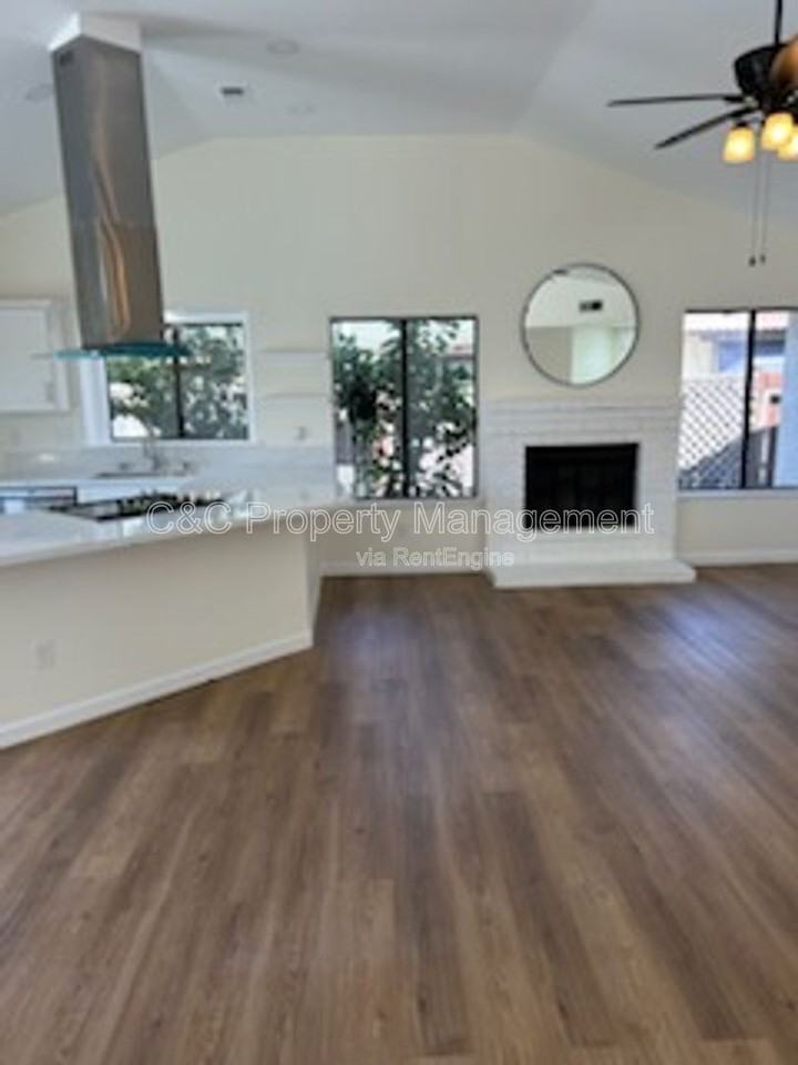 8912 Carvalho Ct - Photo 3 of 12