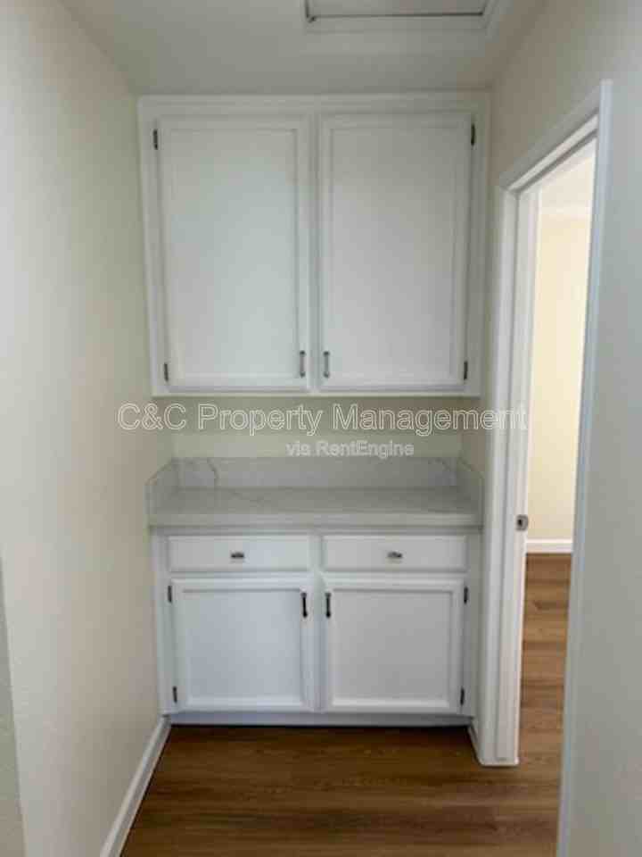 8912 Carvalho Ct - Photo 4 of 12
