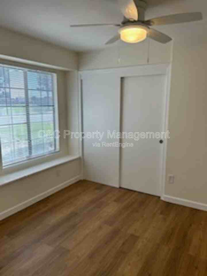8912 Carvalho Ct - Photo 6 of 12