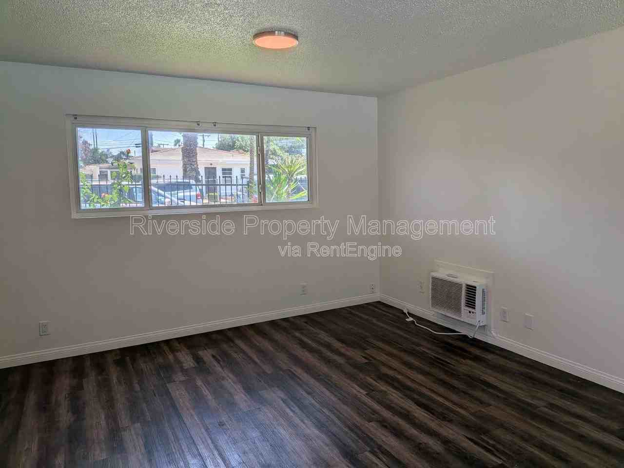 1881 Loma Vista St #8 - Photo 3 of 6