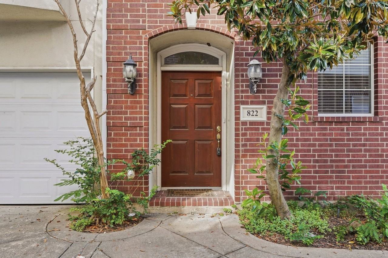 822 Stuart St - Photo 4 of 27