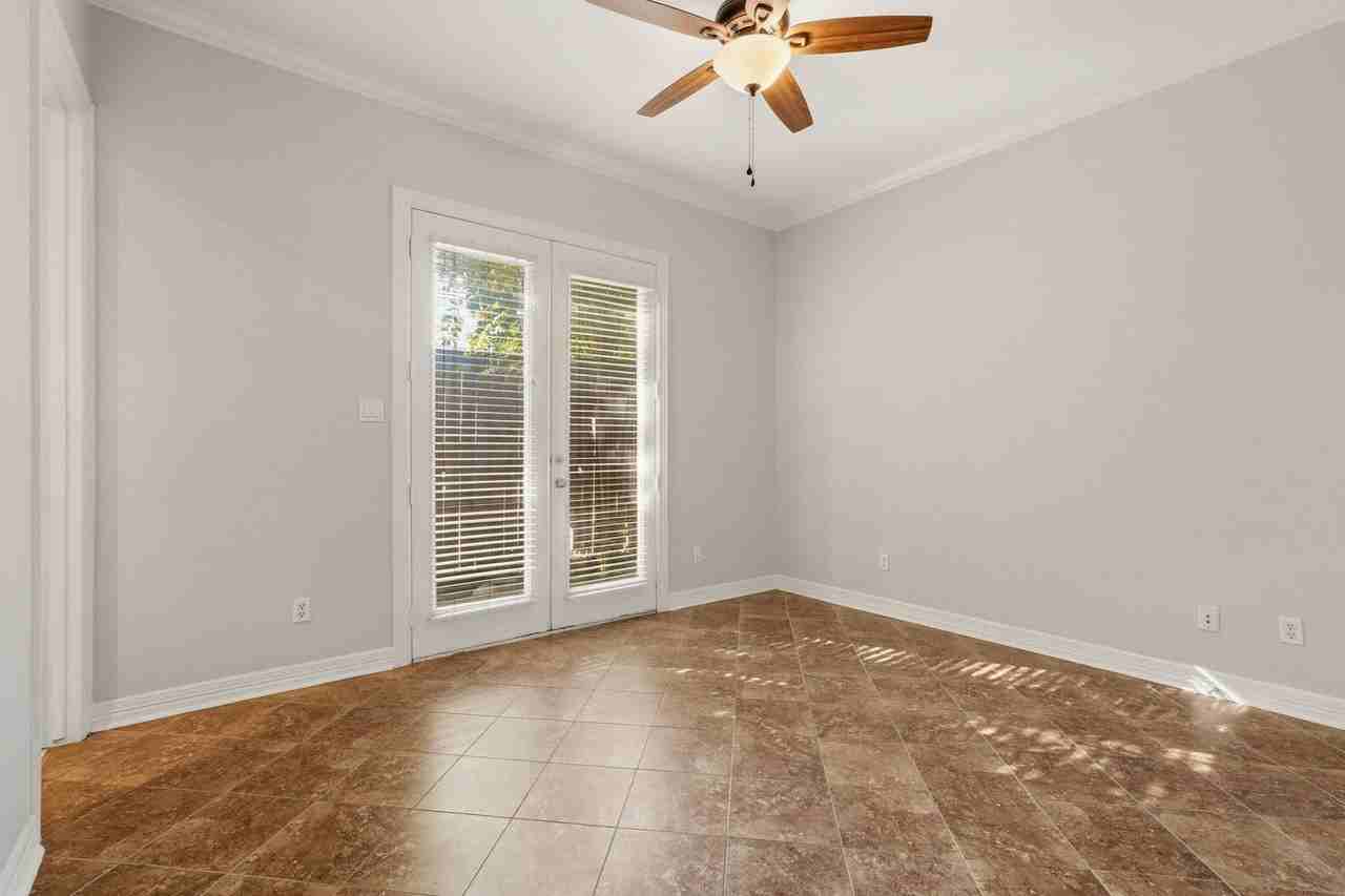 822 Stuart St - Photo 6 of 27