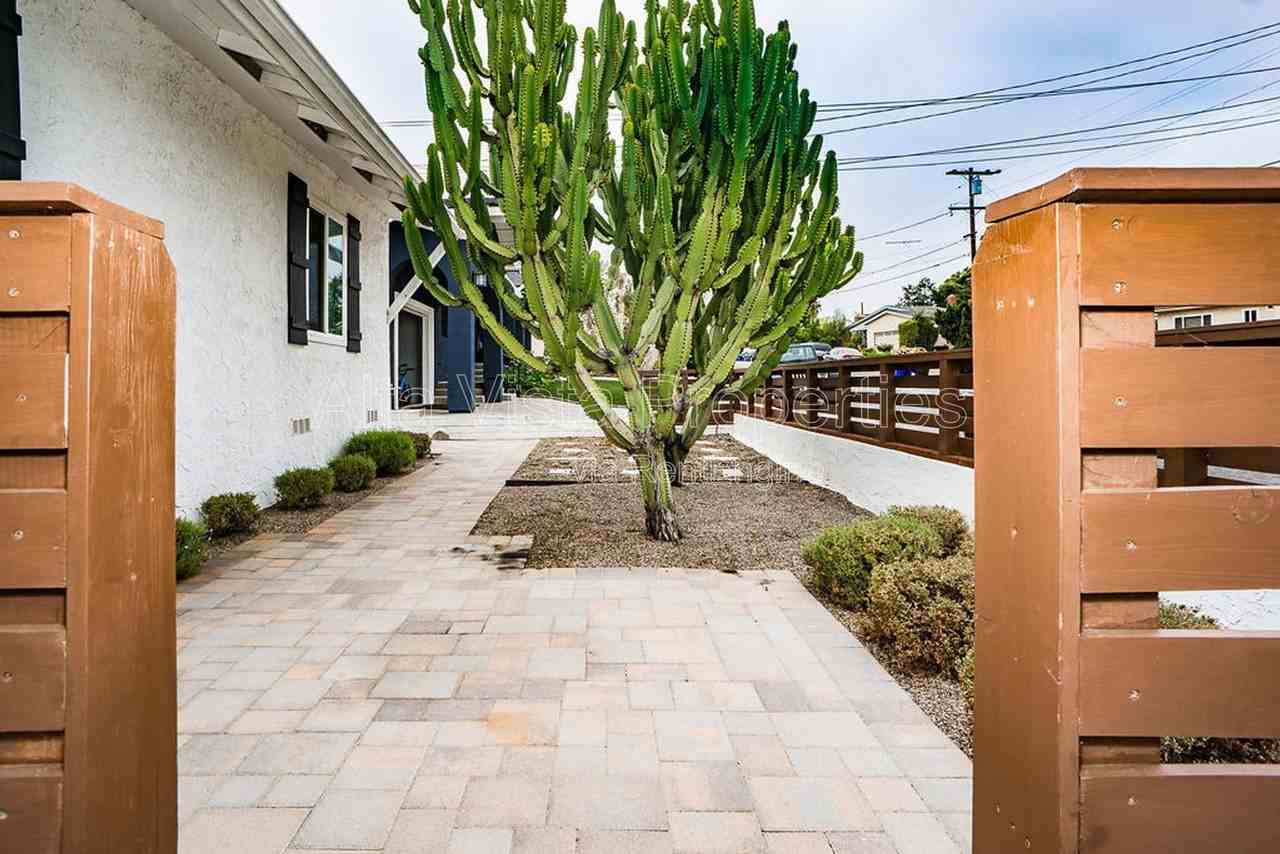 2127 Burgener Blvd - Photo 3 of 31