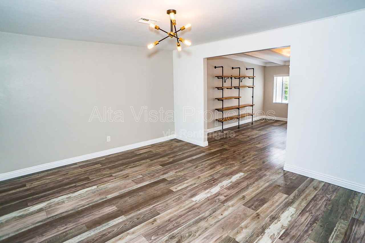 2127 Burgener Blvd - Photo 4 of 31
