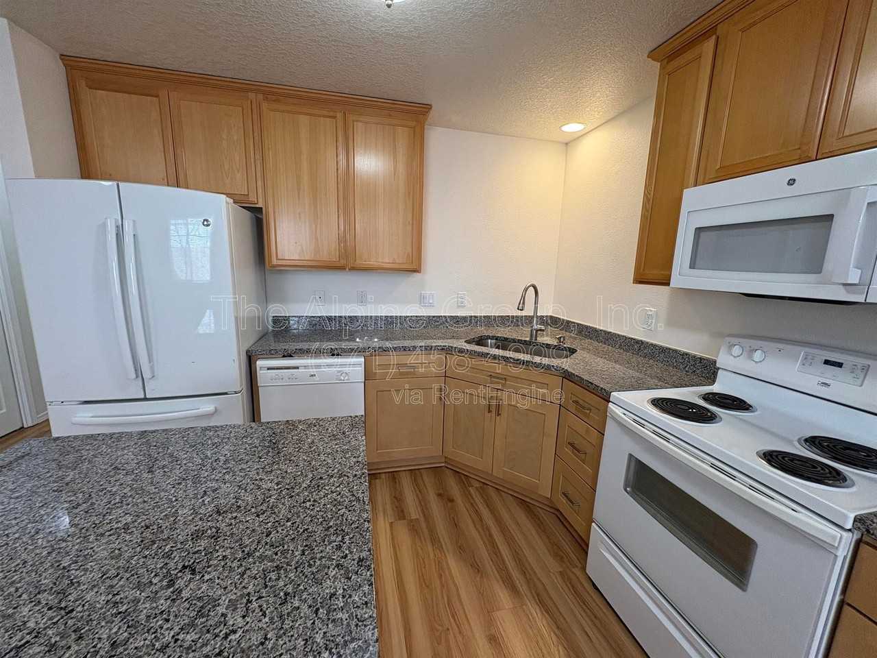210 Nw Connell Ave - Photo 6 of 23