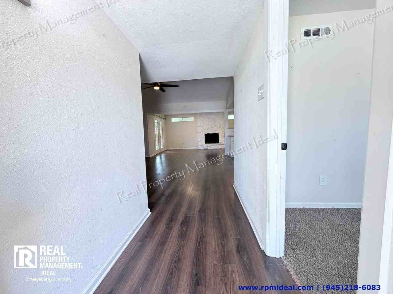 706 Jamestown Dr - Photo 3 of 30