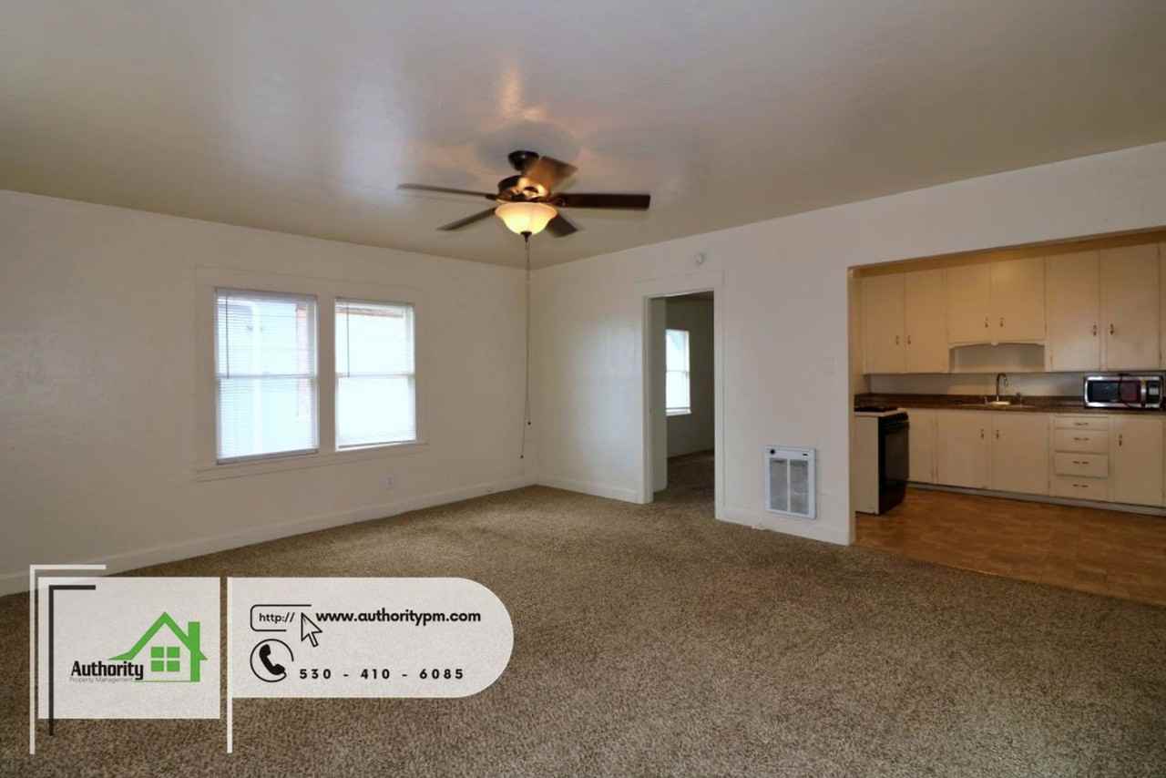 2124 Pine St - Photo 3 of 10