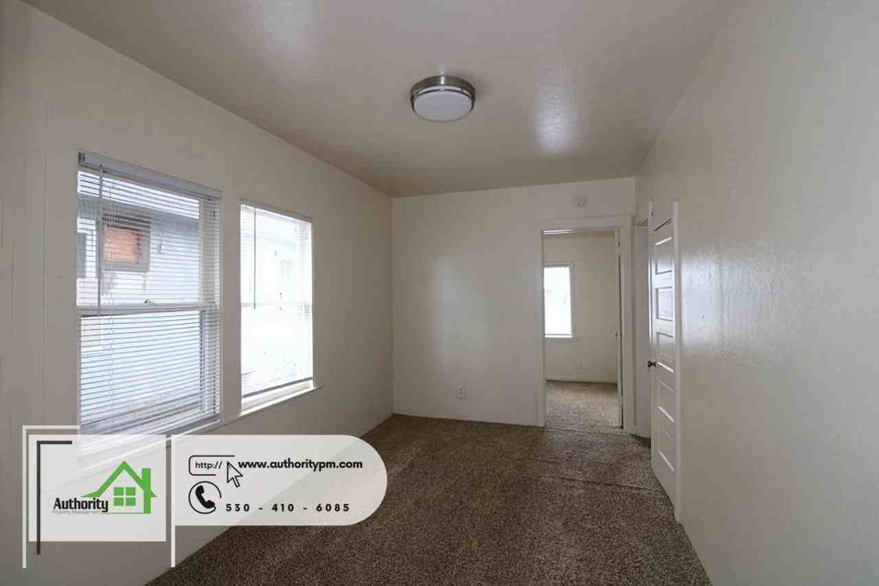 2124 Pine St - Photo 6 of 10