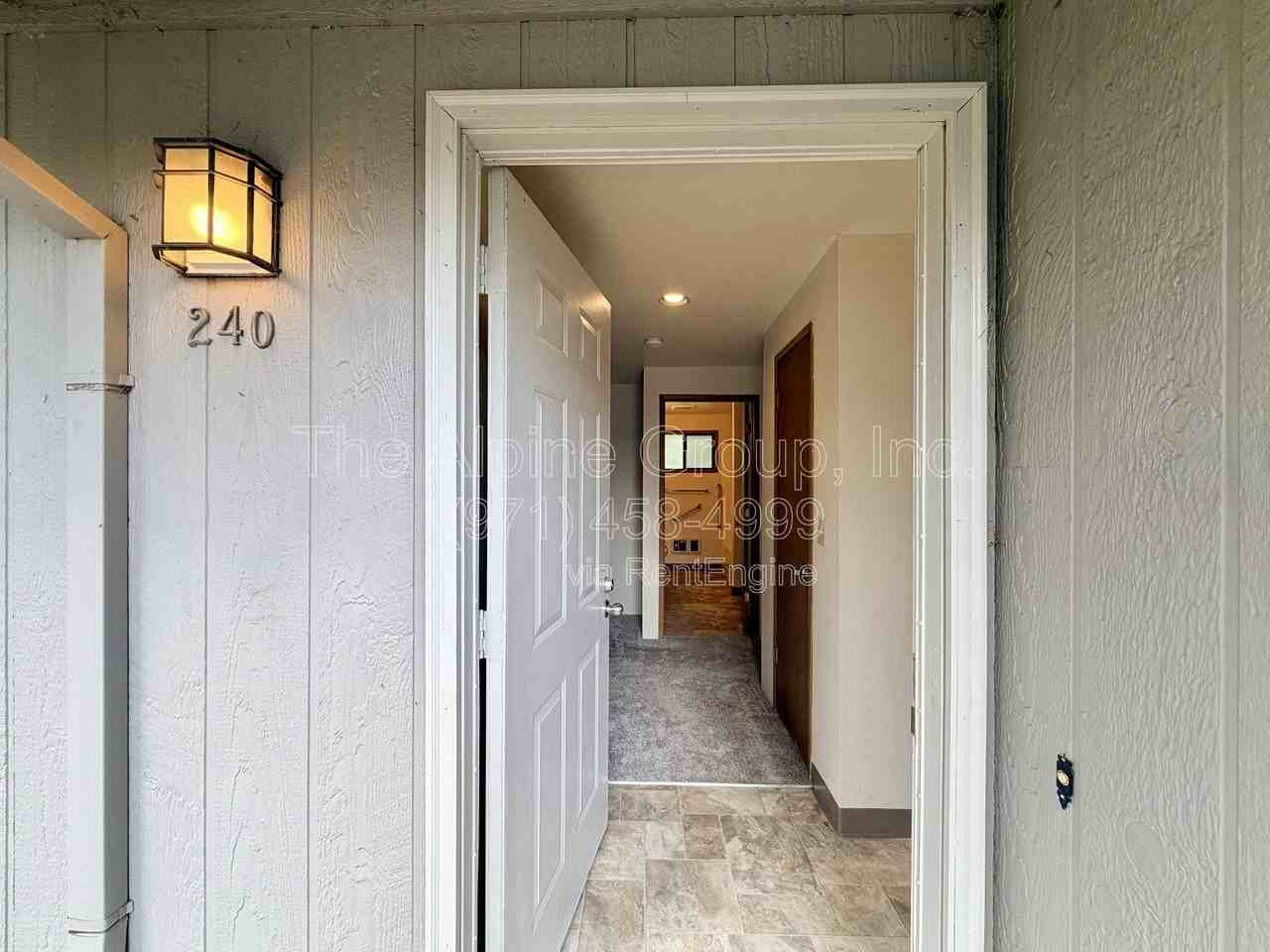 240 Ne 143rd Ave - Photo 2 of 29