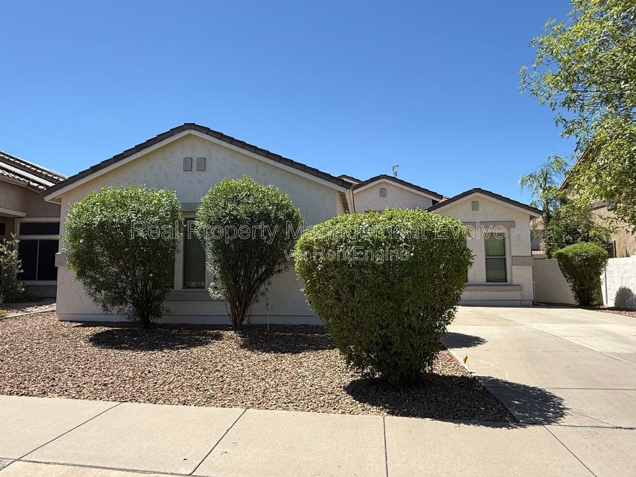 281 W Flamingo Dr - Photo 2 of 40