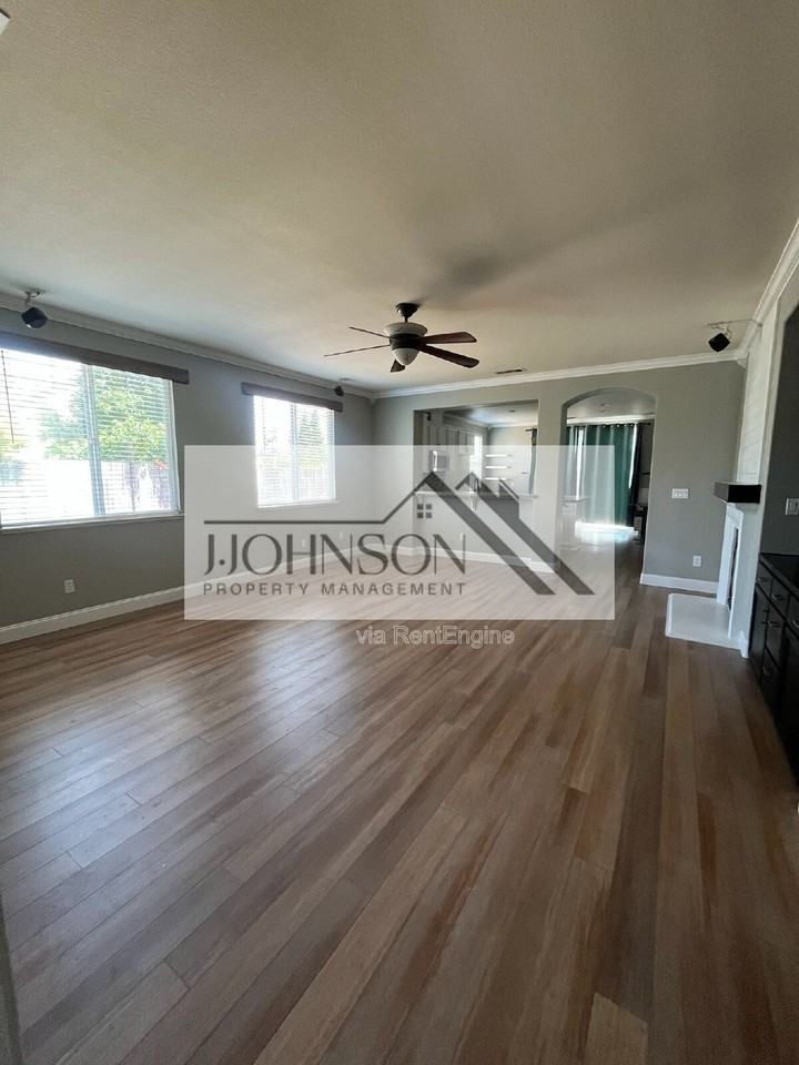 969 Monarch Ct - Photo 3 of 10