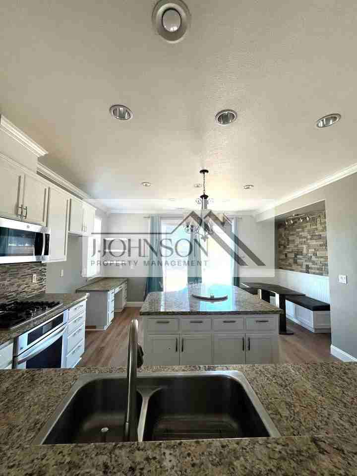 969 Monarch Ct - Photo 4 of 10