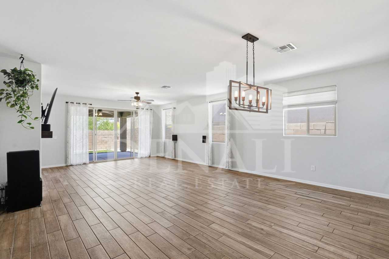 4220 S Macy Cir - Photo 3 of 40