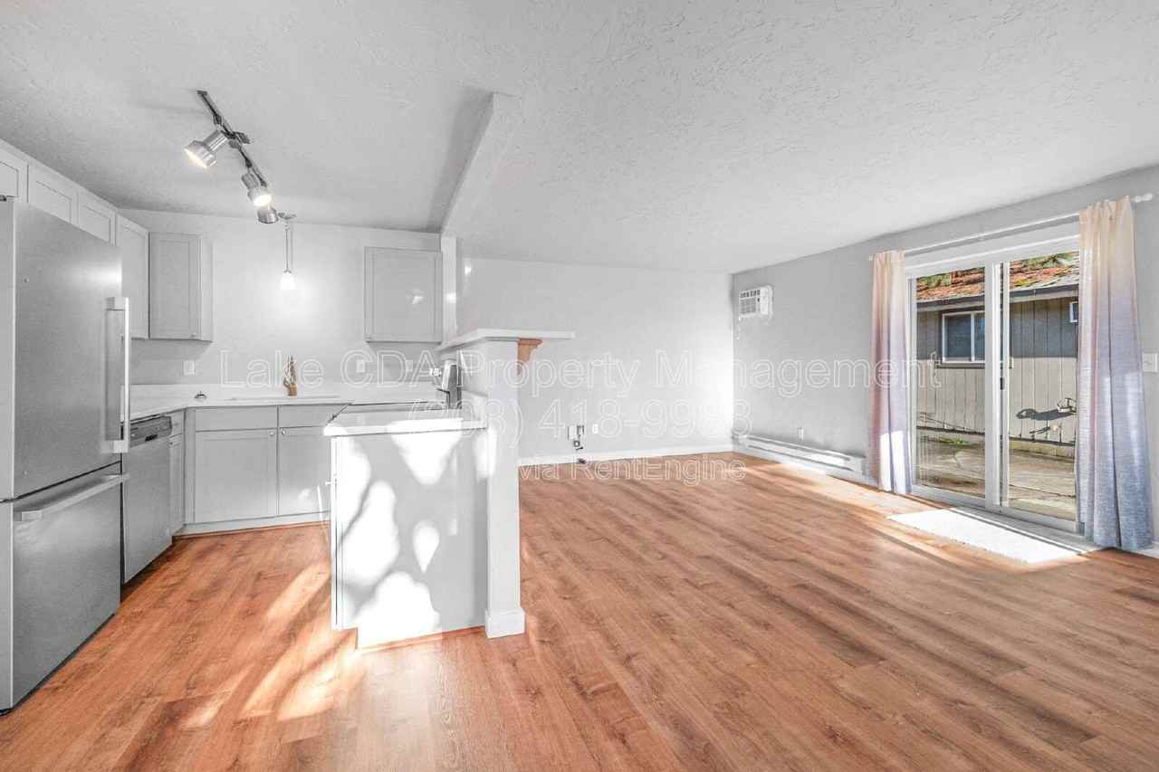 1419 E Stiner Ave #1419 - Photo 3 of 15