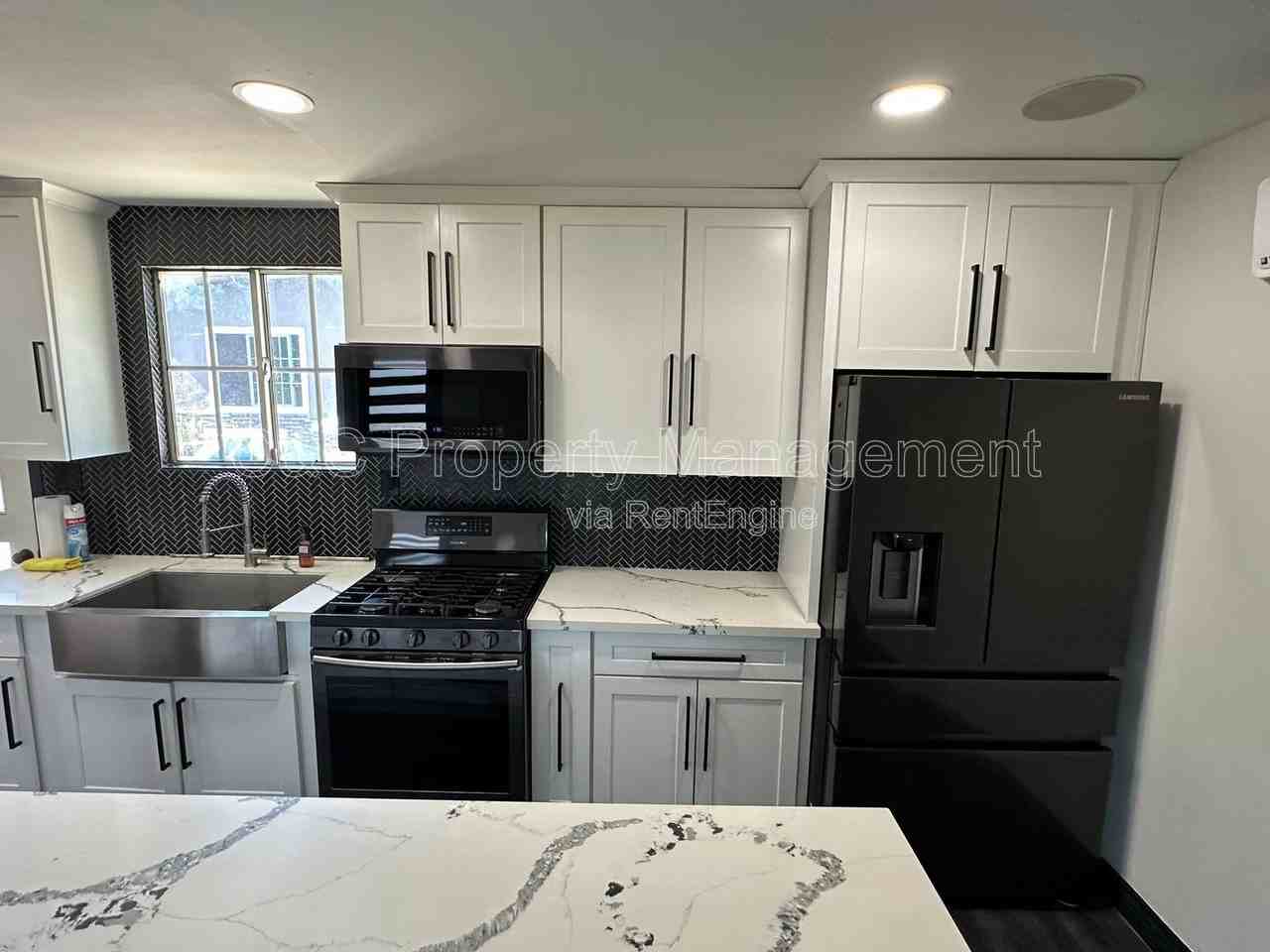 1205 E 4th St - Photo 4 of 10