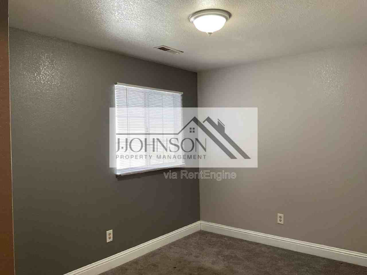 218 W Alameda St - Photo 4 of 8