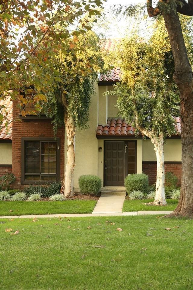 204 San Luis Rey Dr - Photo 2 of 24