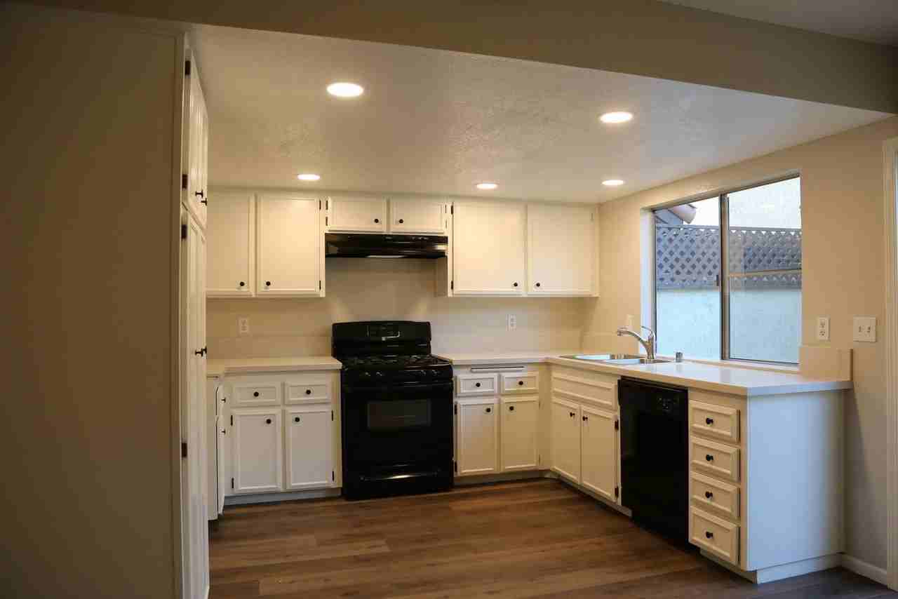 204 San Luis Rey Dr - Photo 7 of 24