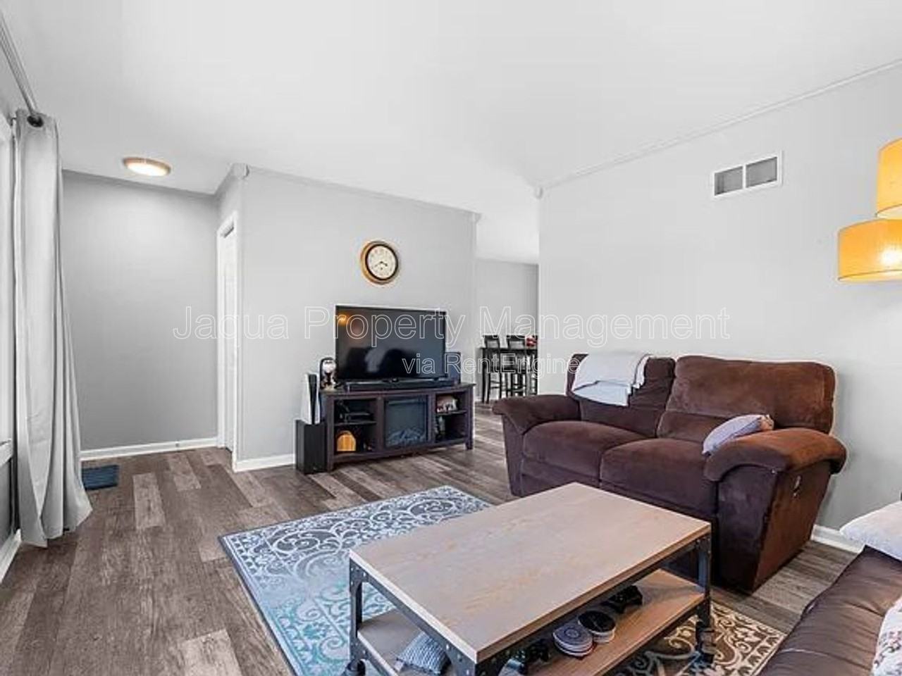 5620 Cheshire St - Photo 4 of 27