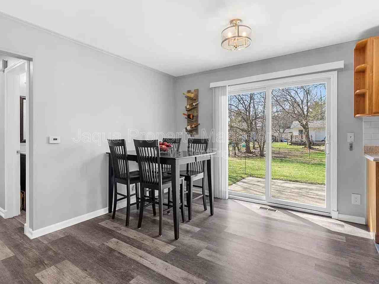 5620 Cheshire St - Photo 7 of 27