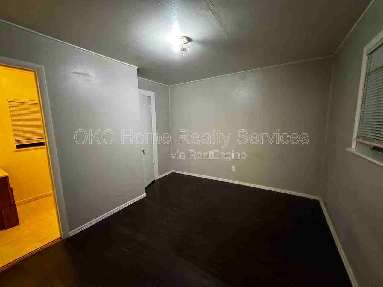 115 Sw 23rd St - Photo 3 of 9