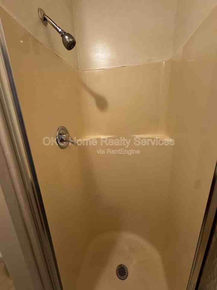 115 Sw 23rd St - Photo 4 of 9