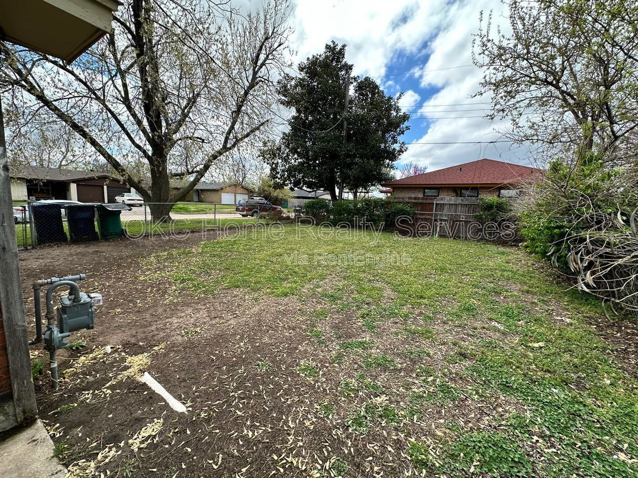 8417 S Villa Ave - Photo 4 of 26