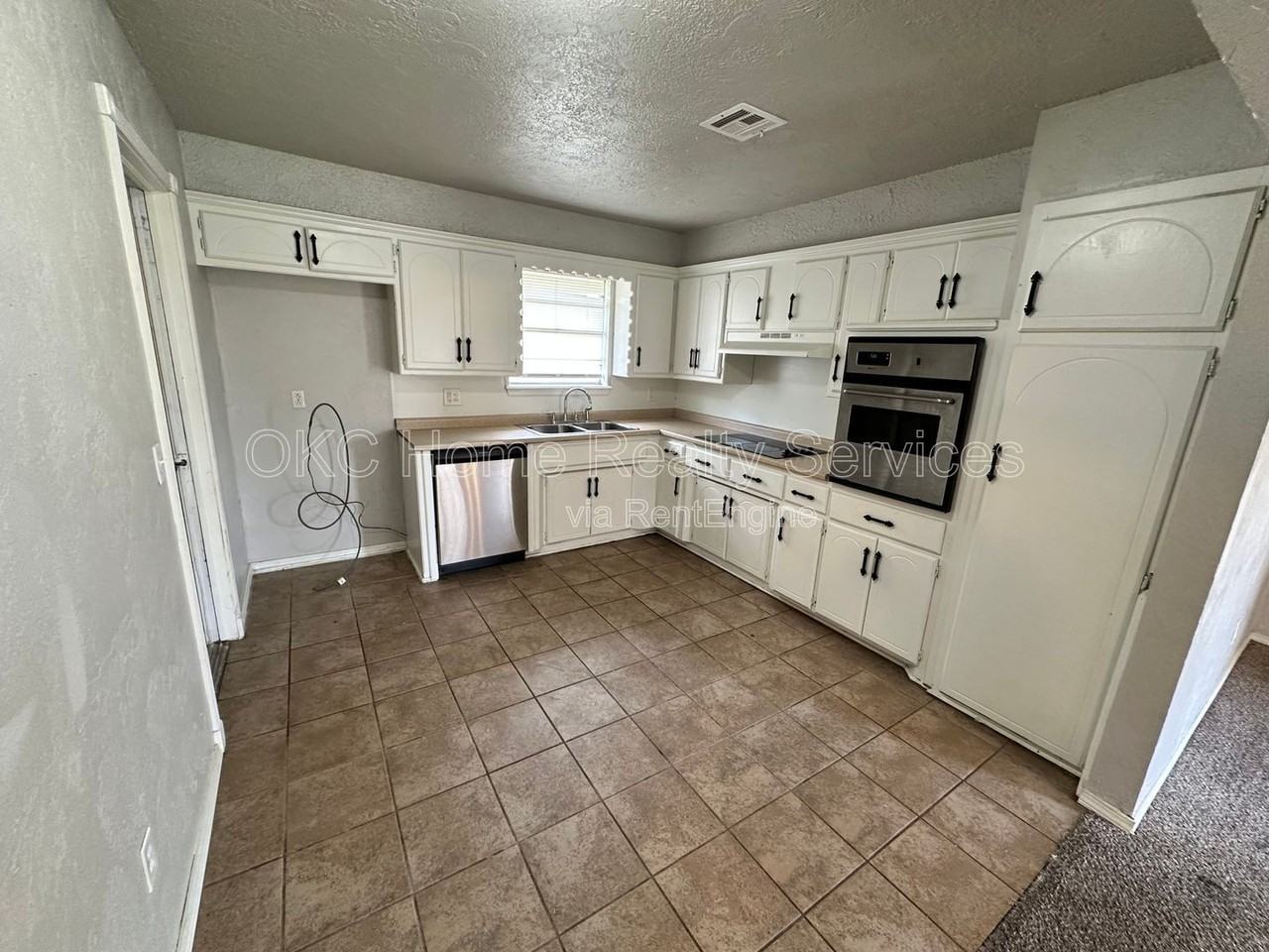 8417 S Villa Ave - Photo 5 of 26