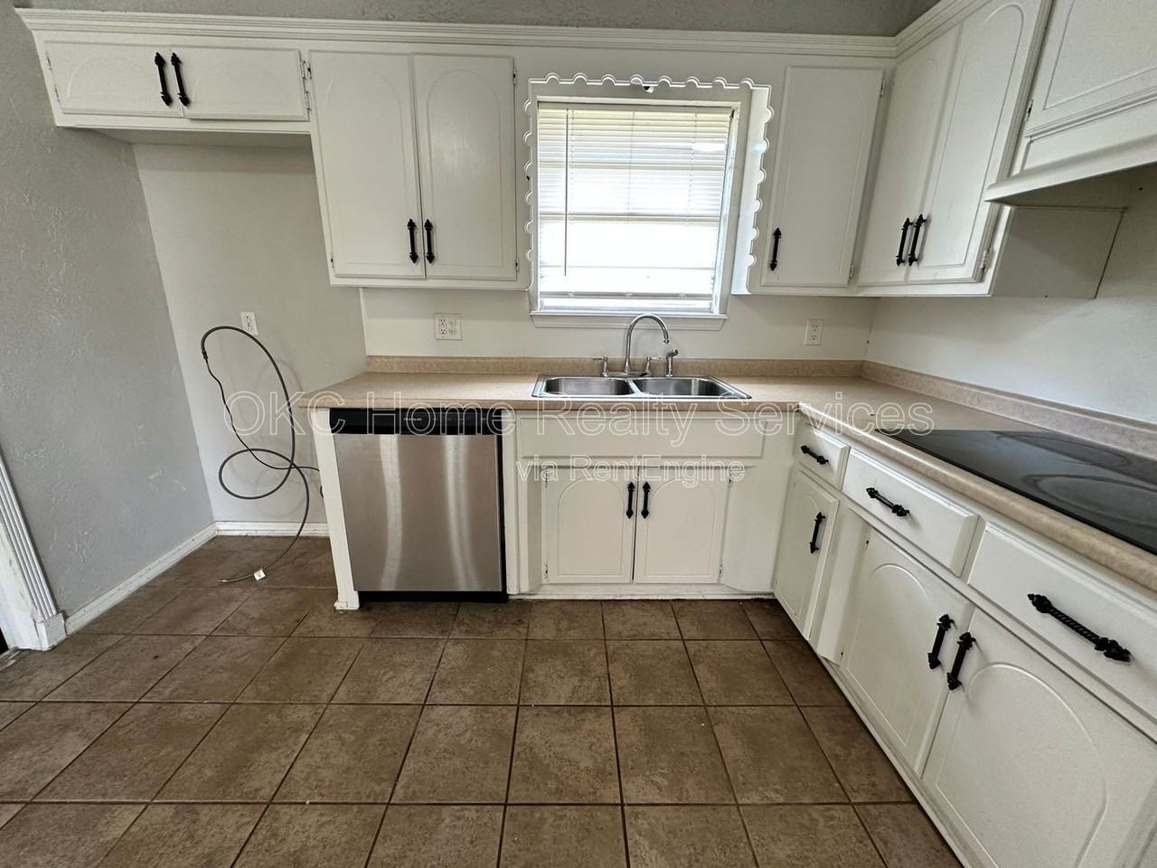 8417 S Villa Ave - Photo 7 of 26
